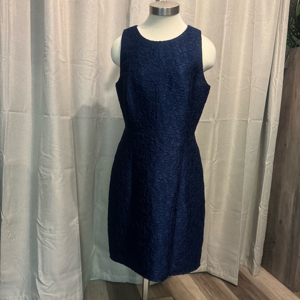 *NEW* HALSTON Heritage Indigo Floral
Jacquard Sleeveless High/Low Cocktail Dress - Picture 5 of 13